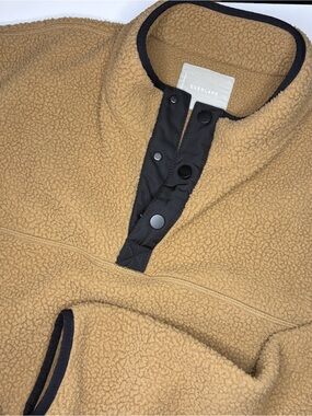 Everlane Men’s ReNew Fleece Camel Sherpa Snap Pullover with Black Trim
